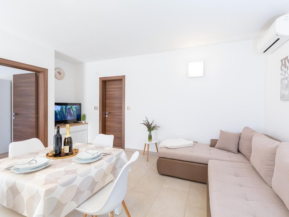 Villa Gioia Apartment With Terrace 波雷奇 外观 照片