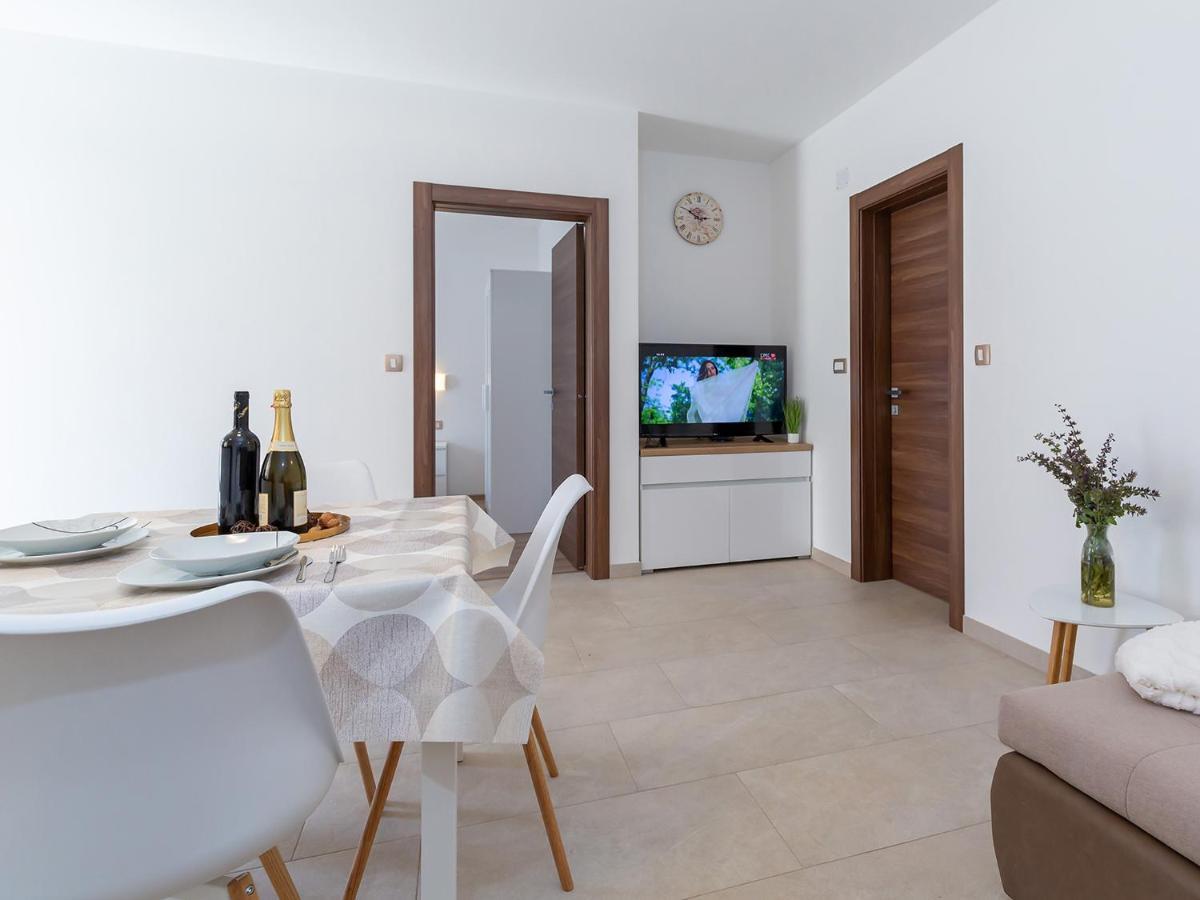 Villa Gioia Apartment With Terrace 波雷奇 外观 照片