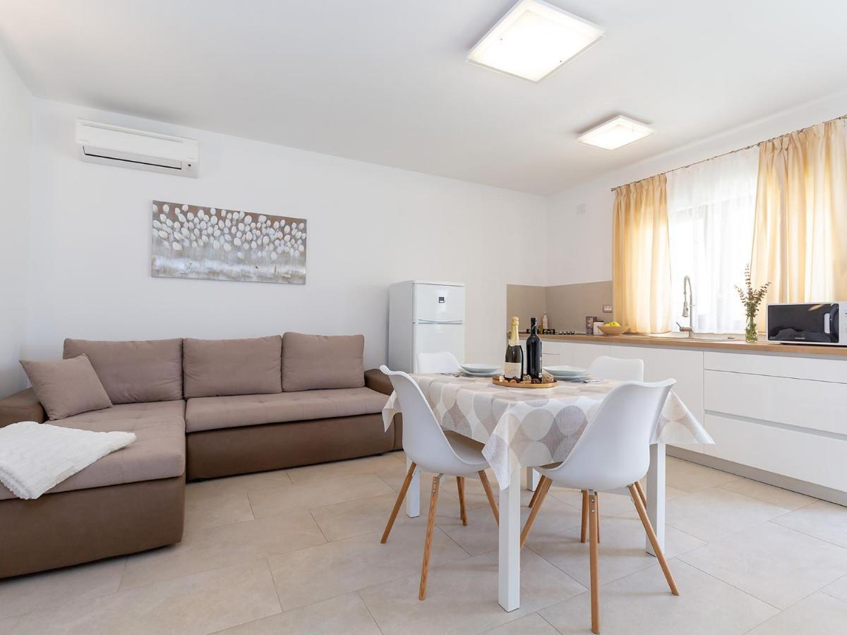Villa Gioia Apartment With Terrace 波雷奇 外观 照片